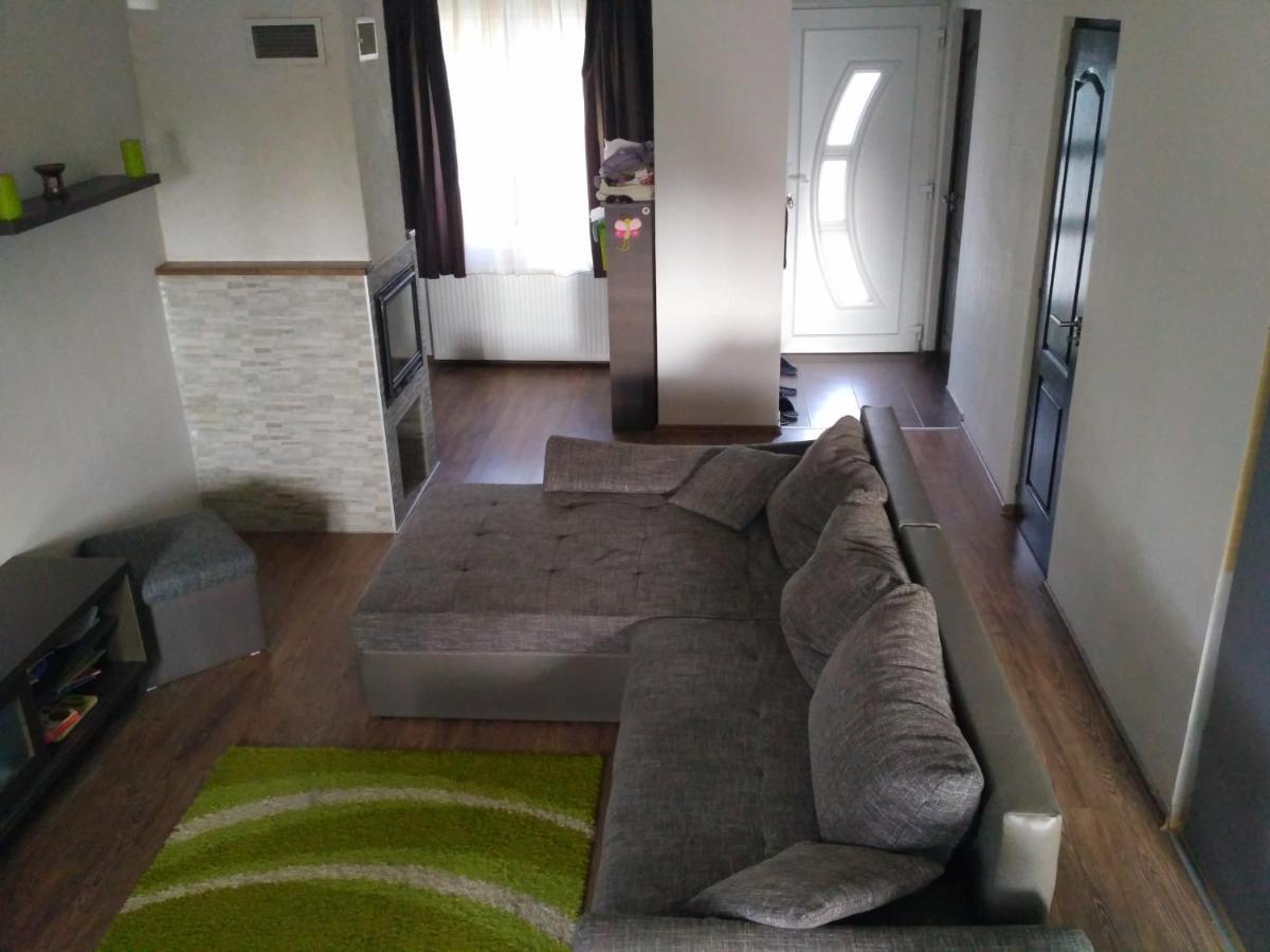Family Holiday Apartman Nyiregyhaza Exterior photo